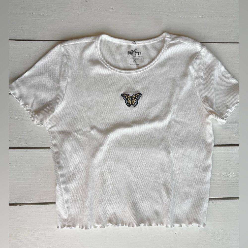 HOLLISTER White Ribbed Butterfly Cropped Baby Tee Size Medium